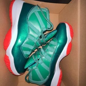 Air Jordan 11 Miami hurricanes